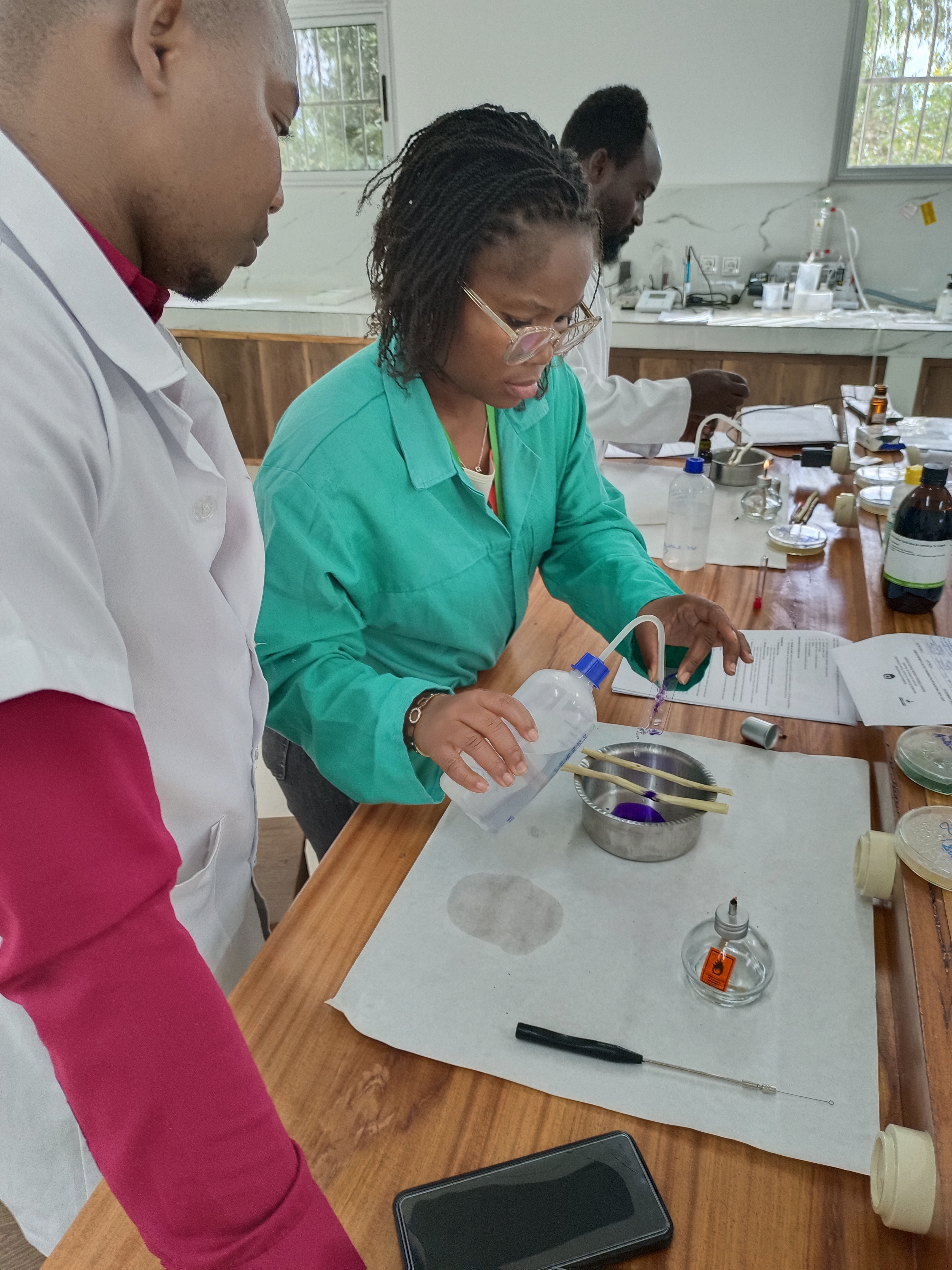 Imatge pels mitjans: Capacitació docent i laboratoris d’Edafologia i Biologia com a motor de sostenibilitat agrària als Instituts Familiars Rurals Agraris de Moçambic